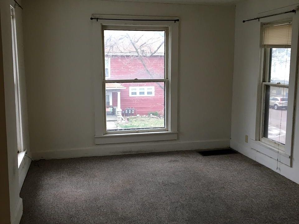 2nd image of 1103 North St #5