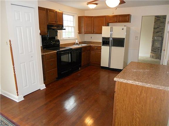 2nd image of 13 Courtland Cir