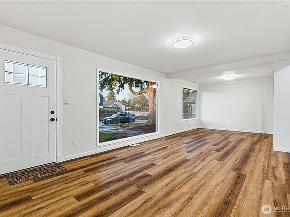 3rd image of 3118 S Melrose Street