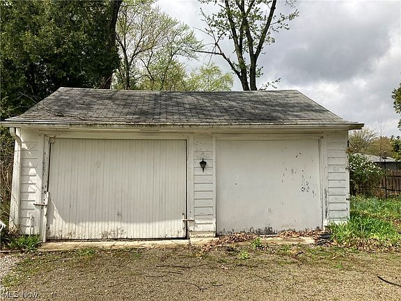 5th image of 7578 W 130th St