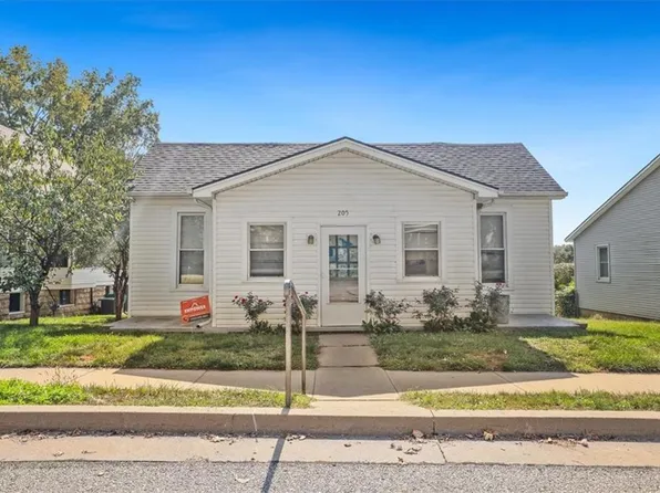 205 High St, Platte City, MO 64079