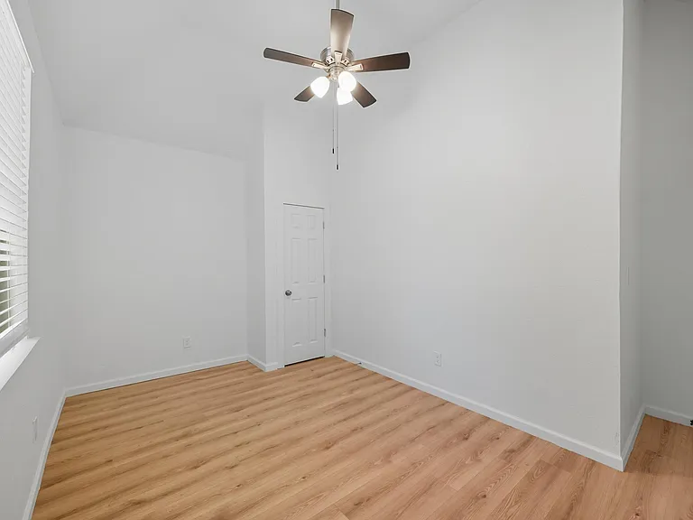 728 S Elm St — Photo 5