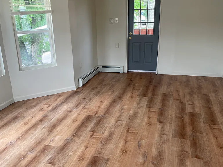 498 W Main St — Photo 3