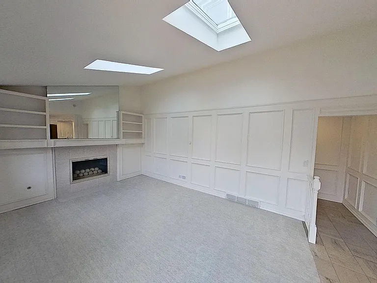 Family room/Mud room/ Garage access