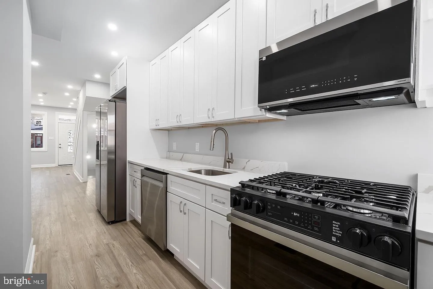 3 bed, 2.5 bath, 1056 sqft, $5,000 — Photo 4