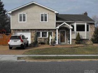 67 Alexander Ave, Hicksville, NY 11801