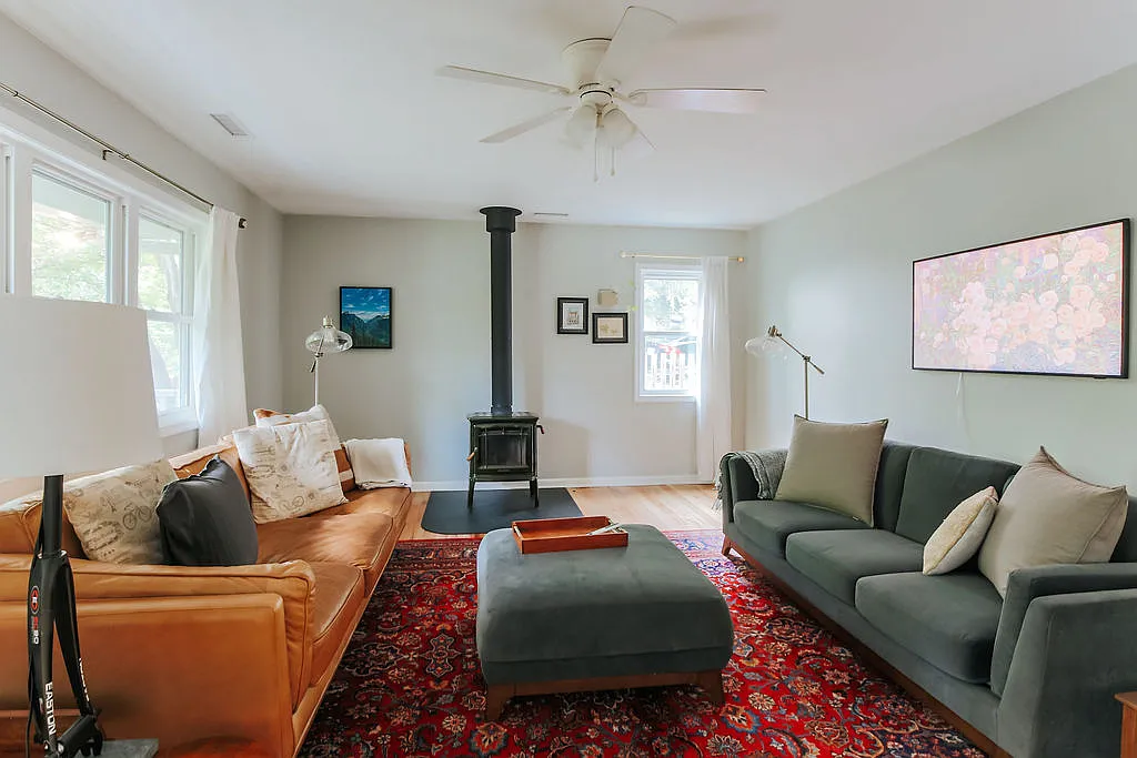 3 bed, 1396 sqft, $3,750 — Photo 1