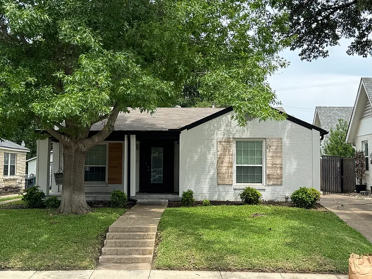 3253 Cockrell Ave — Photo 1
