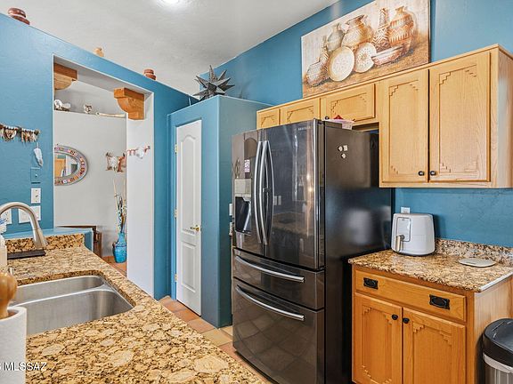 5th image of 612 W Greenview Pl