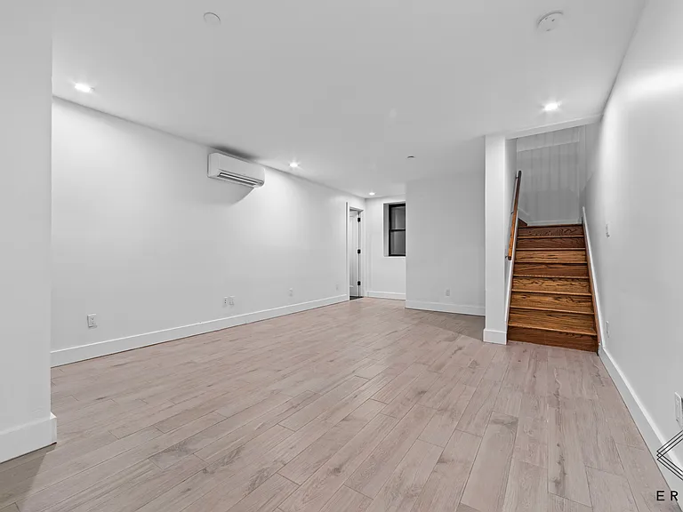 230 20th St #1B — Photo 13