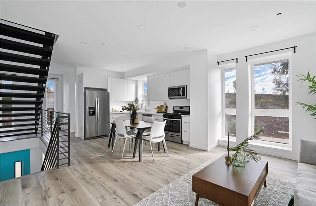 4 bed, 4.5 bath, 1750 sqft, $4,097 — Photo 3