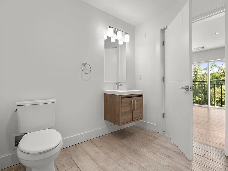 245 E Main St #2 — Photo 21