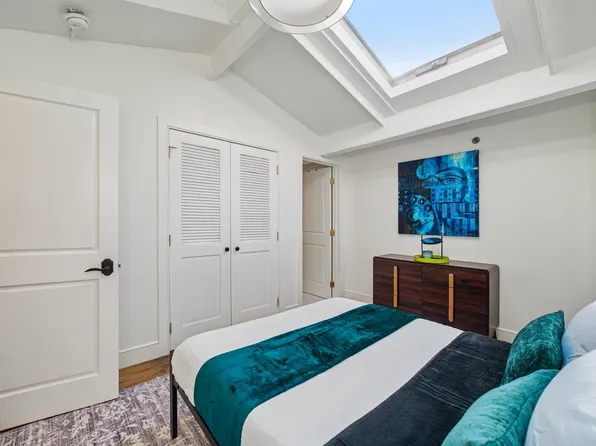 300 Communipaw Avenue image 24 of 43