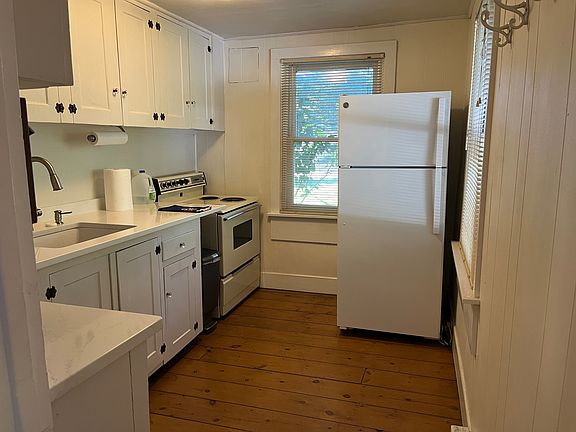 4th image of 14 Oak St