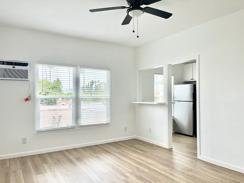 5200 Marathon St #208
