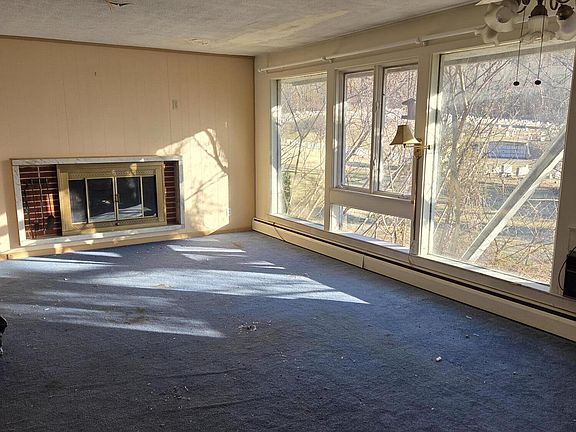 3rd image of 411 E Fairlawn Dr