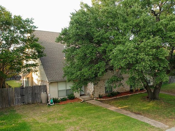 2nd image of 335 Candlewood Pl