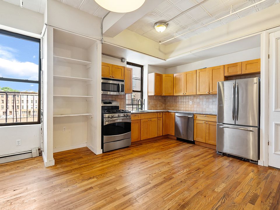 1st image of 28 Tiffany Pl APT 3L