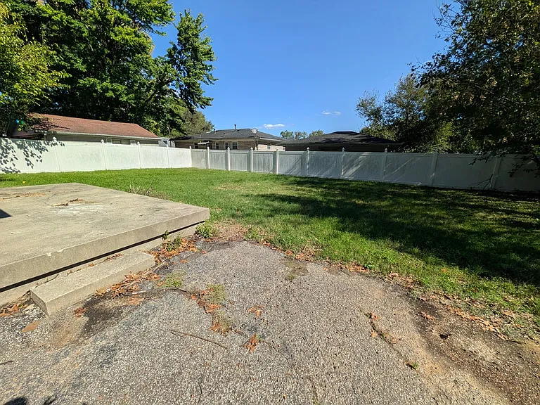 2311 Plantation Dr — Photo 9