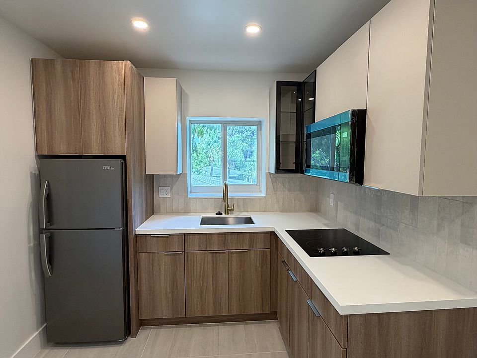 1st image of 1301 NE 13th Ave #20