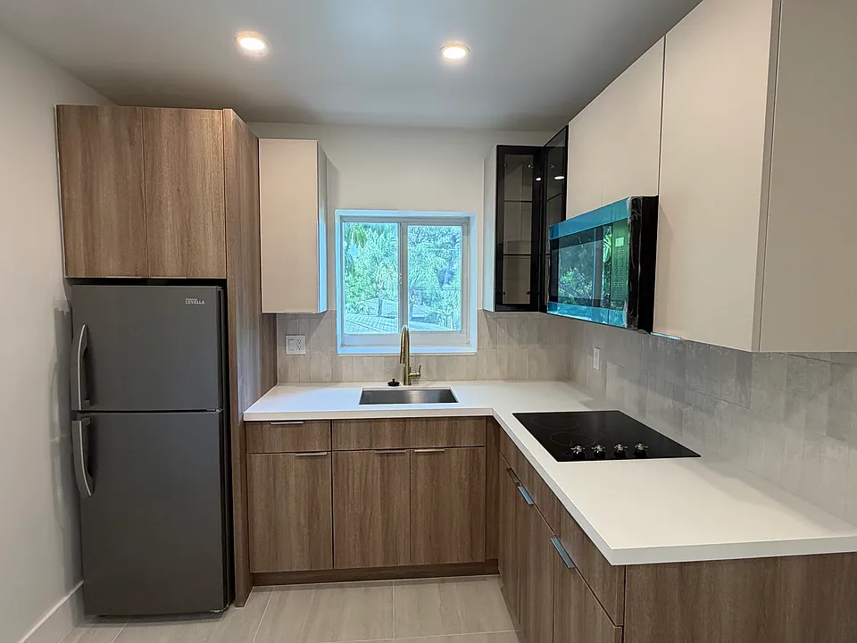 1301 NE 13th Ave #20