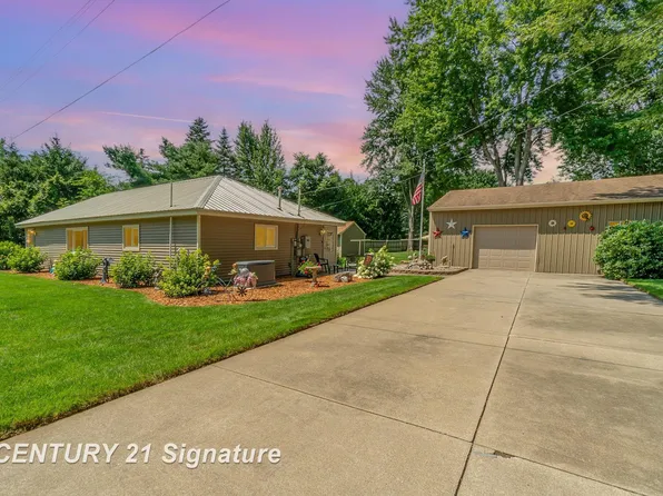 1015 Park Ct, Saint Charles, MI 48655