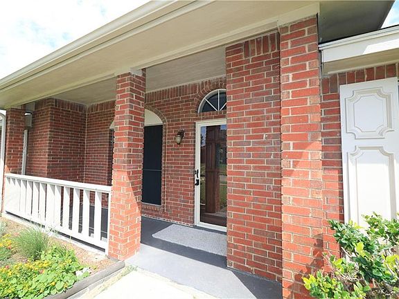 4th image of 1115 Cresthaven Dr