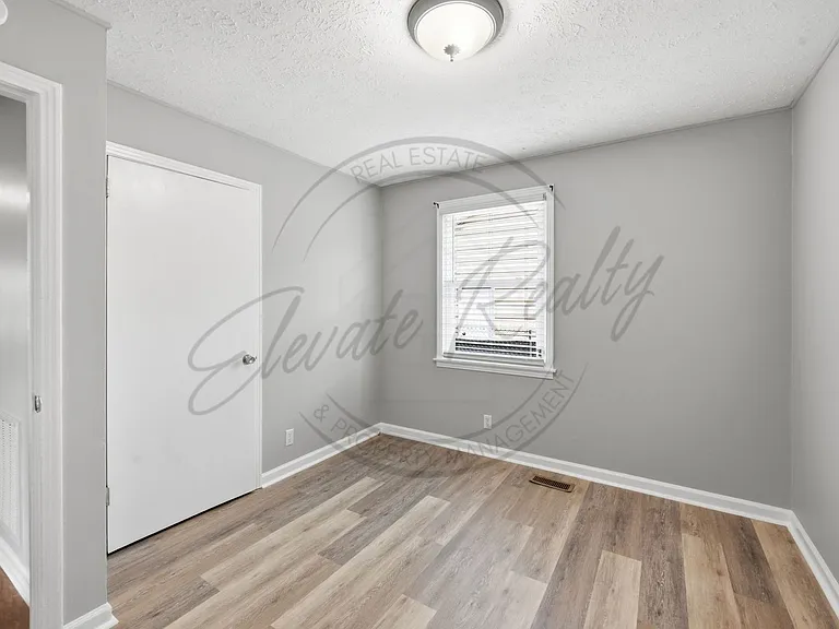 722 Heritage Square Dr — Photo 14