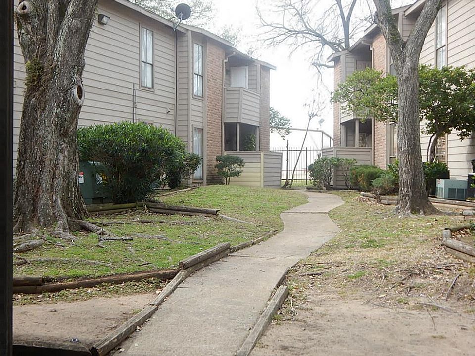 1st image of 10603 S Wilcrest Dr APT 9