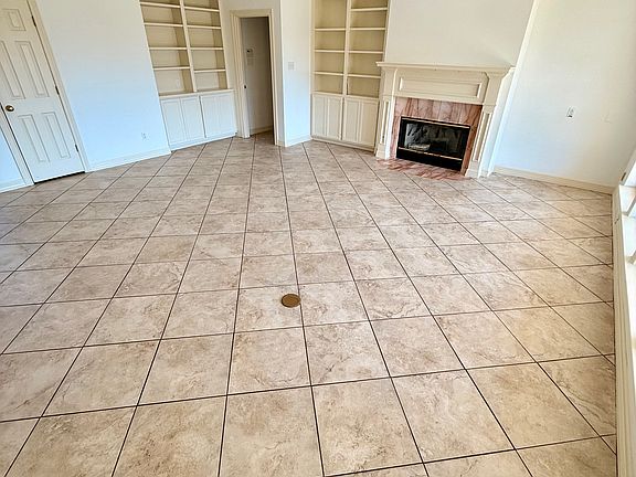 3rd image of 6 Twin Circle Dr