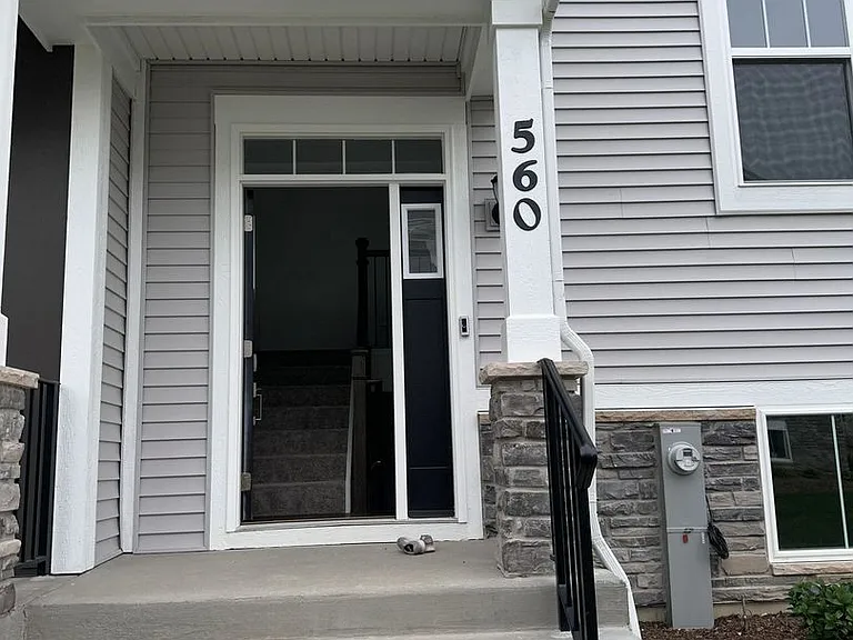 560 Wolverine Dr — Photo 2