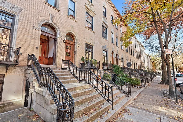 Sold by Compass | media 1