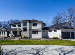 1155 S Kingswood Ct, West Des Moines, IA 50266