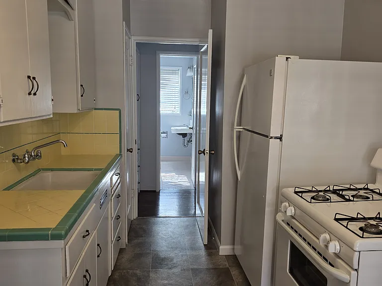 1520 25th St #10 — Photo 8