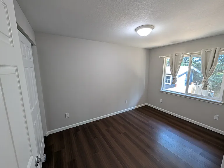 2812 Hemlock St — Photo 12