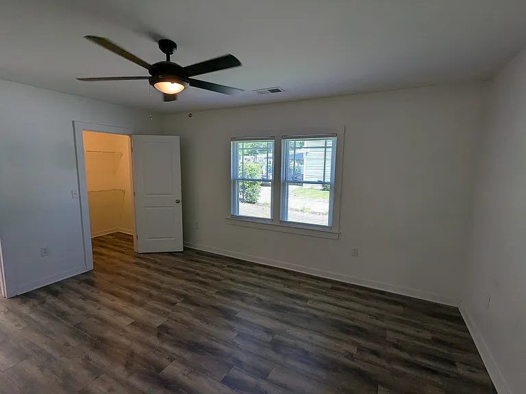 516 Trade St — Photo 9