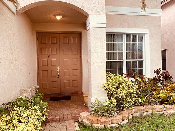 Home For Sale In Silver Lakes