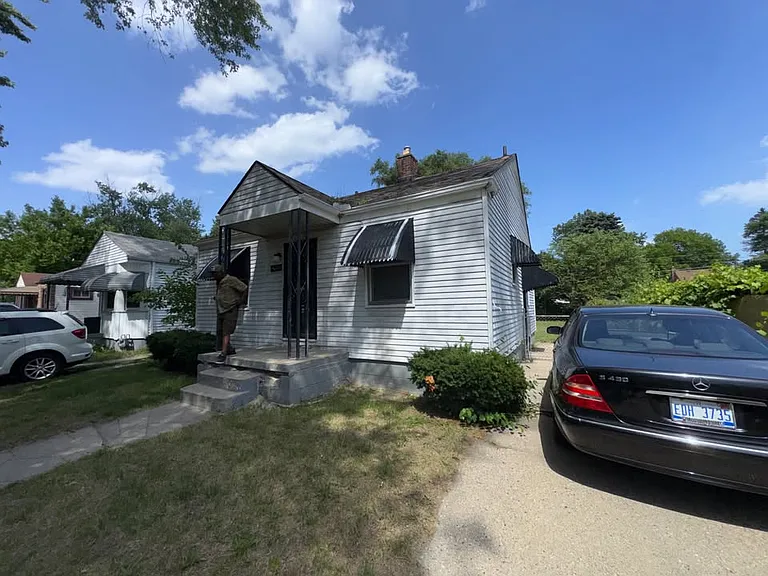 19328 Dresden St — Photo 16