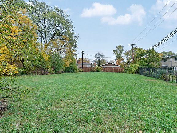 4th image of 3837 W Estes Ave