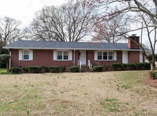 127 Cloverdale Dr, Boiling Springs, SC 29316