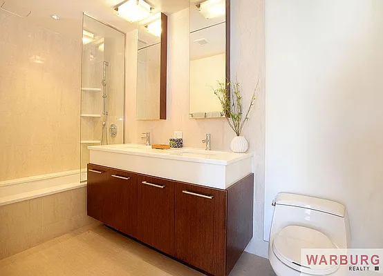 Rented by Warburg | media 30