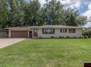 1907 Marie Ln, North Mankato, MN 56003