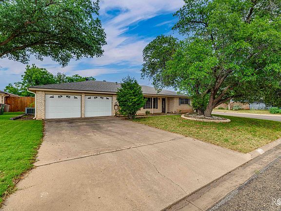 3rd image of 3802 Driftwood Dr