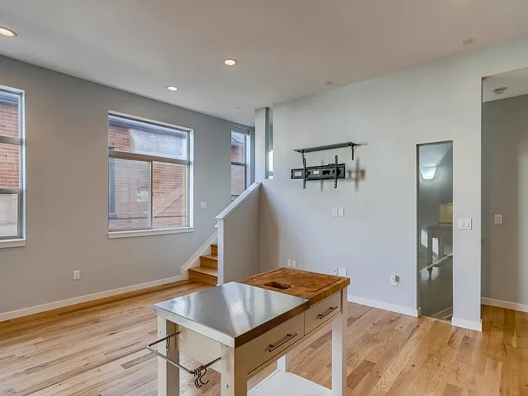 2331 Glenarm Pl — Photo 8