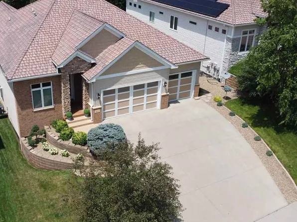 2912 Broken Woods Dr, Coralville, IA 52241