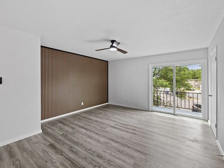 301 E Croslin St #101 — Photo 7
