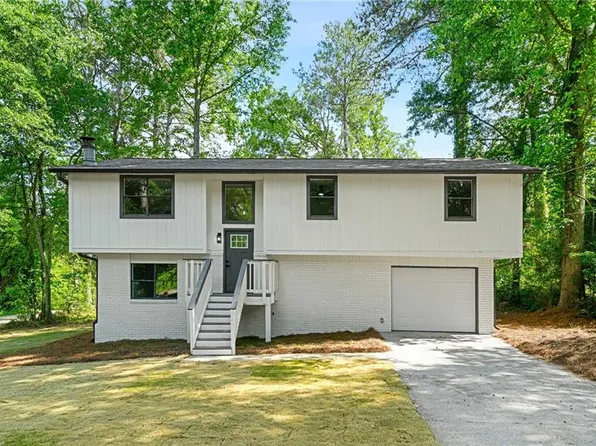 125 Woodbine Dr, Carrollton, GA 30117