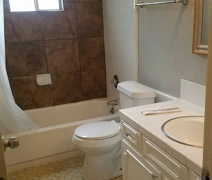 4018 Strathmore Dr — Photo 8