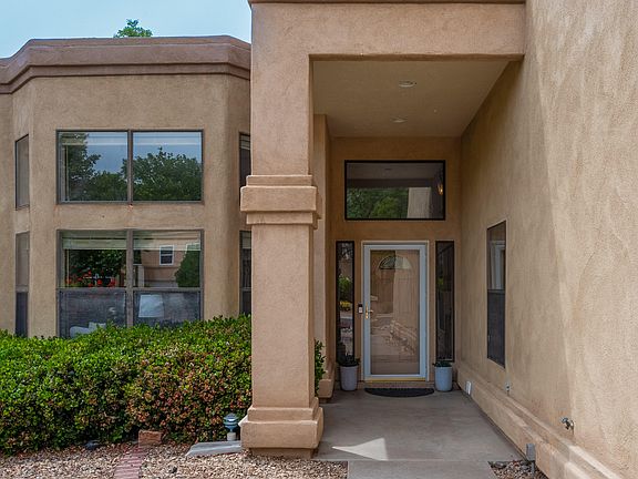 2nd image of 5327 Avenida Cuesta NE