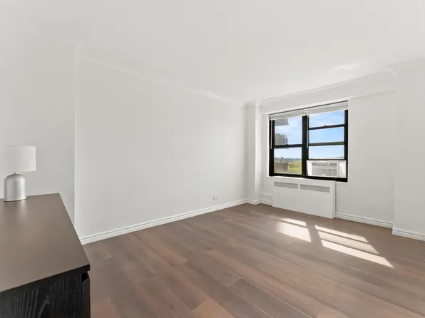 266 East Broadway image 10 of 11